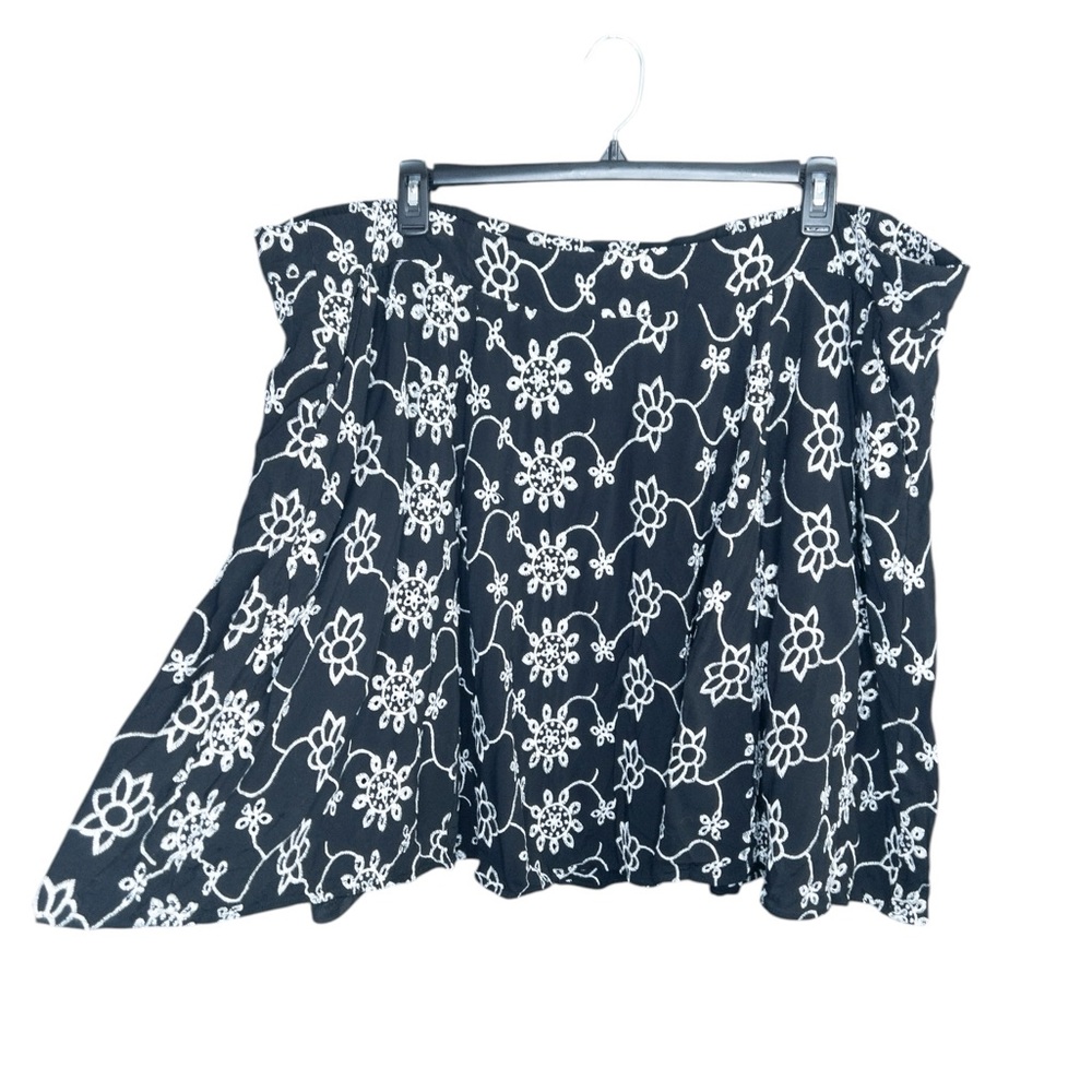 Torrid 5 5X Mini Black White Eyelet Embroidered High Waist Skirt‎ Pockets Plus - Picture 4 of 8